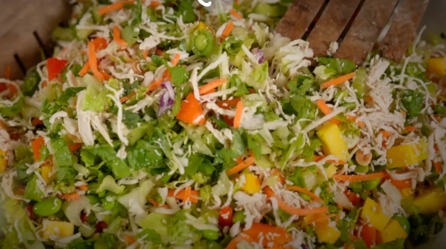 Fresh, Crunchy & Hearty: Your Ultimate Thai Peanut Chicken Salad Guide